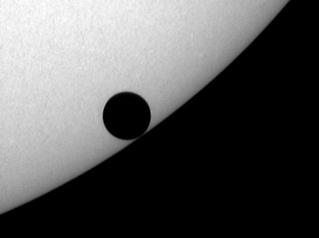 Picture of the June 8, 2004 Venus transit