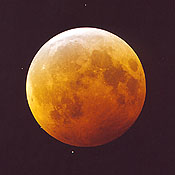 Picture of the totally eclipsed moon on January 9, 2001