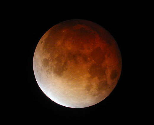 Picture of the totally eclipsed moon on November 9, 2003