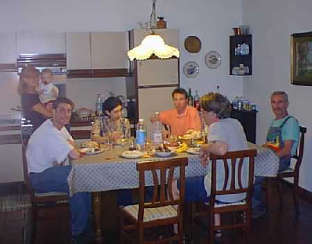 p_lunch.jpg (17017 bytes)