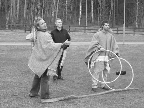 Pablito and Tuco throwing lasso.